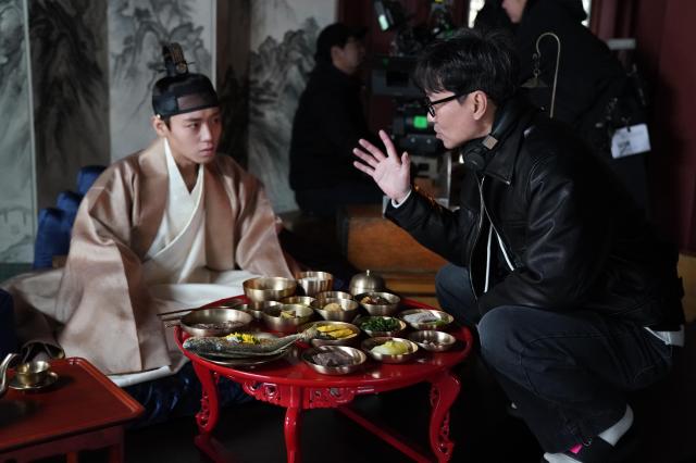 영화 왕과 사는 남자 배우 박지훈왼쪽 장항준 감독 사진쇼박스