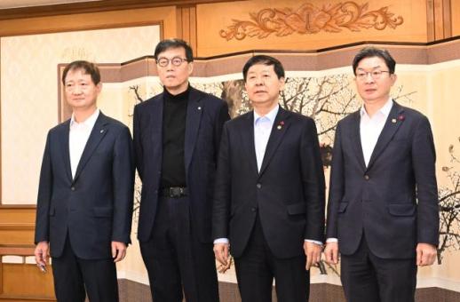 구윤철 국내 금융시장 안정적…美 관세 불확실성, 24시간 모니터링