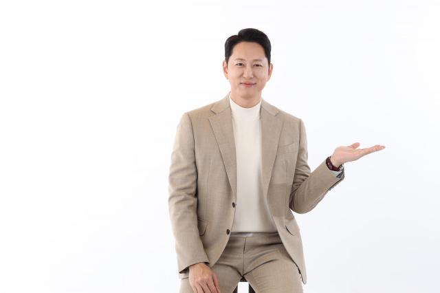 한석준 아나운서 사진티티에이컴퍼니