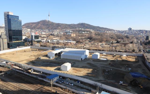 사진은 발표에서 언급된 남영역·삼각지역과 인접한 캠프킴 부지로 녹지공간 활용을 효율화해 기존 공급 물량1천400가구보다 증가한 2천500가구가 공급된다 사진연합뉴스