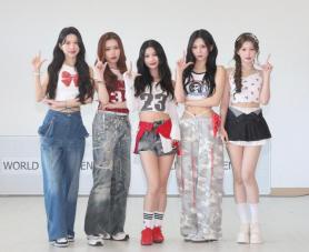 Bling One CN holds photo shoot in World K-pop center