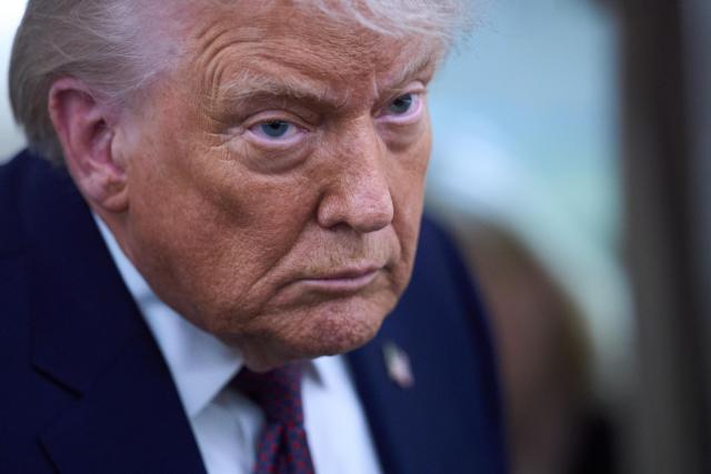 도널드 트럼프 미국 대통령이 26일현지시간 한국 국회에서의 대미투자특별법 통과 지연을 비판하며 자동차 등 한국산 제품에 대한 관세를 15에서 25로 다시 올리겠다고 밝혔다 AP연합