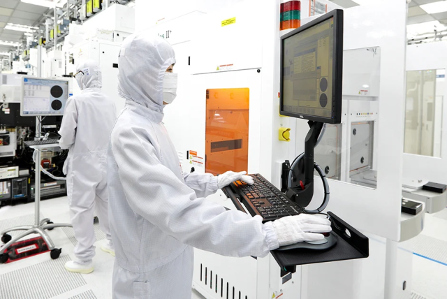 Koreas factory output strongest in four months in December, slows for full 2025