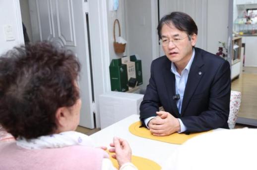 이동환 고양시장, 한파 대비 취약계층 가정방문…따뜻한 겨울나기 챙겨