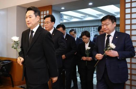 [포토] 국민의힘 지도부, 이해찬 전 총리 빈소 조문