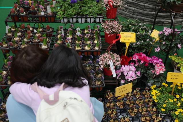 Visitors view booths at Korea landscape  garden expo 2026 at COEX in Gangnam Seoul Jan 30 2026 AJP Han Jun-gu