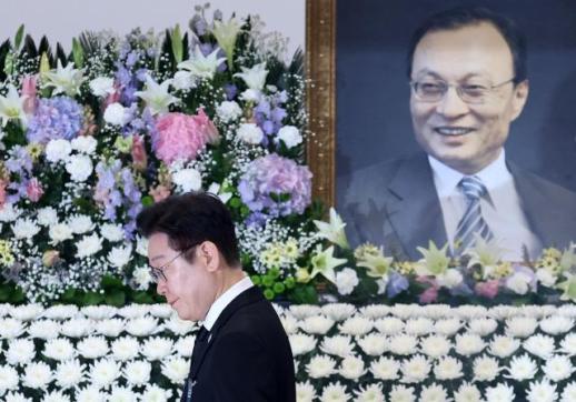 [포토] 헌화 마친 이재명 대통령