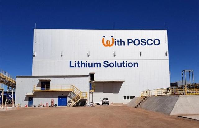 리튬 생산 개시, AI 공장 가동... 소재·기술로 100년 기업 닦는다 [포스코의 대전환 철(鐵)에서 미래(Future)로 ③]
