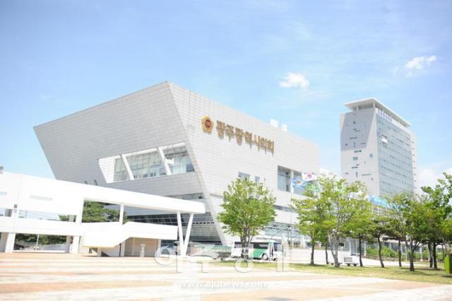 광주시의회는 행정통합을 위한 의회 동의안을 전남도의회와 동시에 처리하기로 했다사진광주시의회