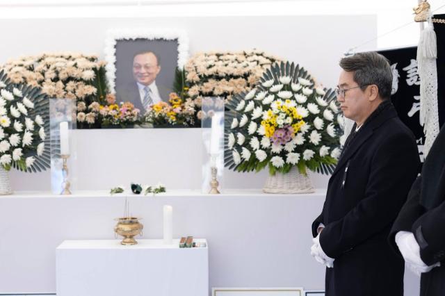 김동연 지사가 조문객을 맞이하고 있다사진김동연 지사 SNS