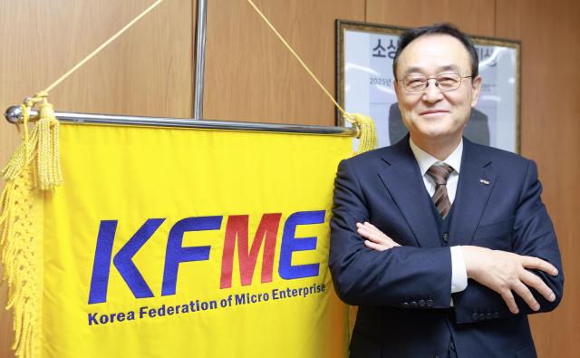 송치영 소상공인연합회장은 아주경제와 인터뷰하면서 인공지능AI 교육을 통한 소상공인 크레디트 데이터 활성화 방안을 강조했다 사진유대길 기자 dbeorlf123ajunewscom