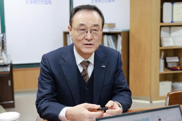 송치영 소상공인연합회장은 아주경제와의 인터뷰에서 주휴슈당 폐지와 최저임금 제도 유연화를 강조했다  사진유대길 기자 dbeorlf123ajunewscom