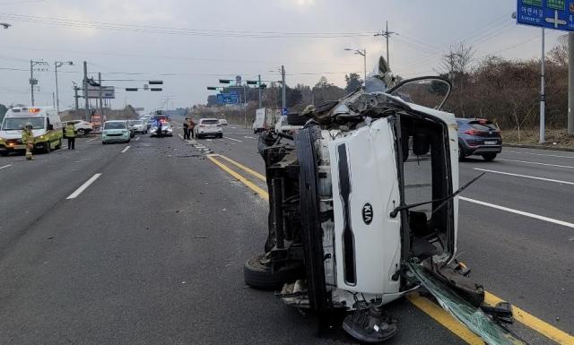 제주 애조로 4중 추돌사고 현장 사진제주도소방안전본부