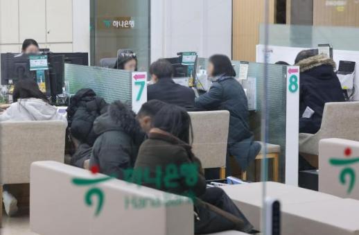 역대급 실적 은행권, 임단협 속속 타결…임금 오르고 근무 시간 줄고