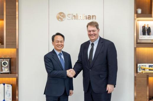 진옥동 신한금융 회장, 씨티그룹과 미래 금융 협력 논의