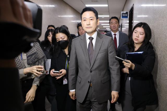 장동혁 국민의힘 대표가 지난달 29일 국회에서 최고위원회의를 마친 뒤 당 대표실을 향해 이동하고 있다 국민의힘 지도부는 이날 한동훈 전 대표에 대한 제명안을 의결했다고 밝혔다 사진연합뉴스