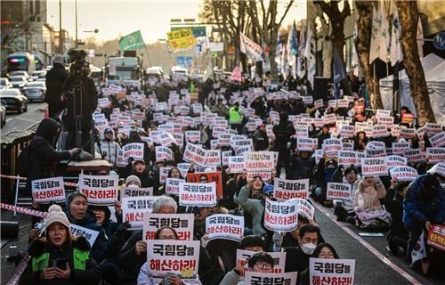 31일 오후 서초구 대법원 인근에서 열린 촛불행동 집회 [사진=연합뉴스]