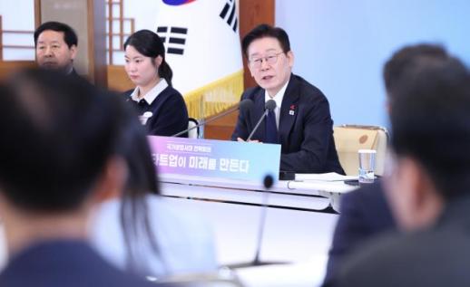 李 망국적 부동산 투기 옹호 그만…연이틀 SNS 메시지