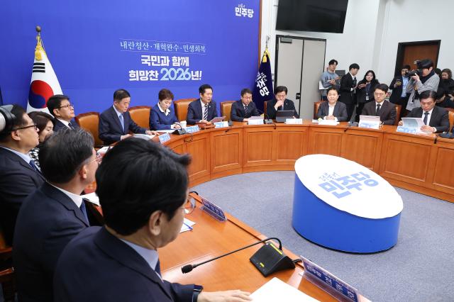 더불어민주당 정청래 대표가 2일 서울 여의도 국회에서 열린 최고위원회의에서 발언하고 있다사진연합뉴스