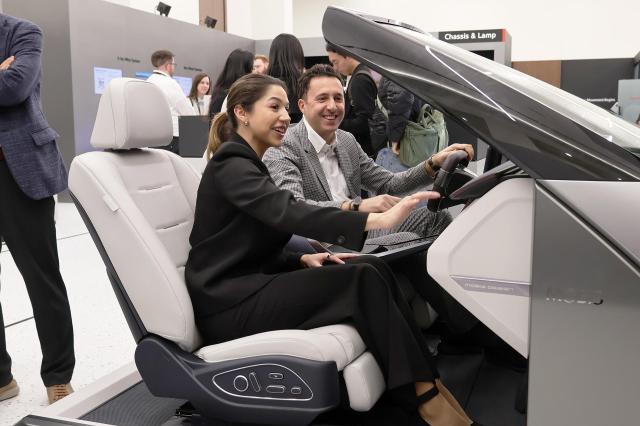 현대모비스는 미국 라스베가스에서 열린 CES 2026에서 글로벌 고객사를 대상으로 각종 신기술을 선보이고 있다사진현대모비스