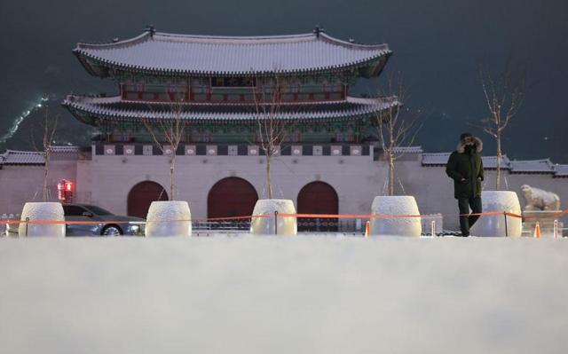 Heavy snow blankets country overnight