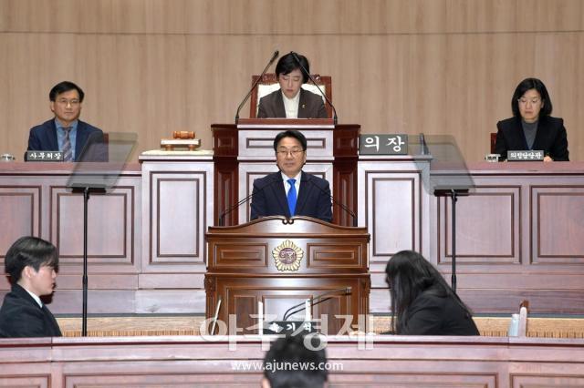 강기정 광주시장이 2일 광주시의회에서 시정연설을 하고 있다 사진광주시