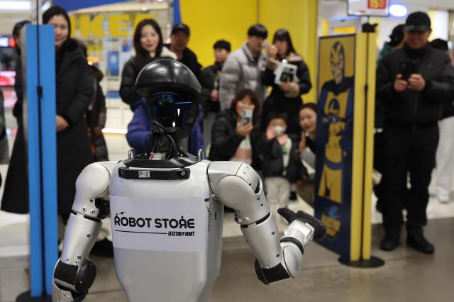 Visitors view robots at Koreas first retail robot store at E-mart in Yeongdeungpo Seoul Feb 2 2026 AJP Han Jun-gu