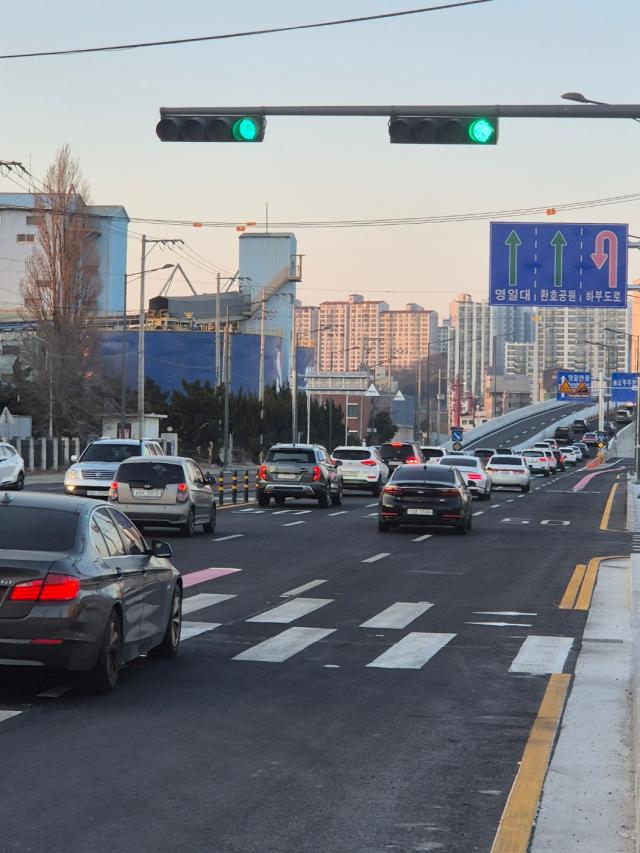 2일 오후 2시부터 임시 개통된 해오름대교를 통행하는 차량들 사진최주호기자