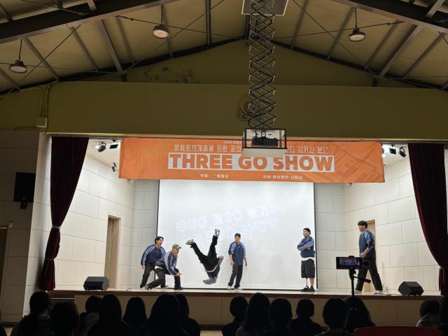 지난해 지역문화예술단체 지원사업의 일환으로 펼쳐진 다양한 공연 모습사진청양군
