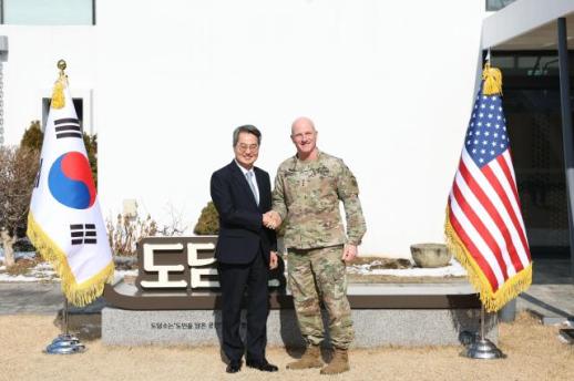 김동연, 조셉 힐버트 신임 미8군 사령관 만나 한미동맹 강화 위한 협력 약속