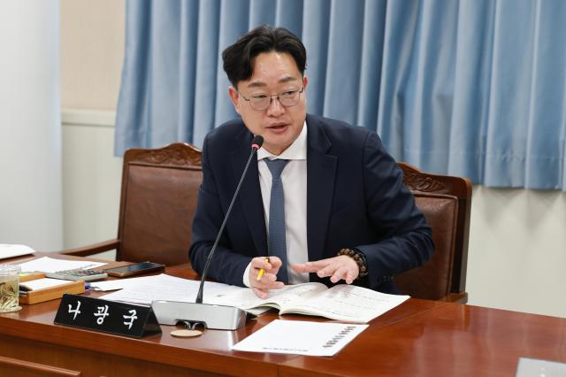 전라남도의회 나광국 의원더불어민주당·무안2이 초고령사회로 접어든 전남에서 119 신고·출동체계가 사실상 ‘마지막 안전망’임을 강조하며 도민 생명 보호를 위한 실질적 운영 강화를 강력히 촉구했다사진전남도의회