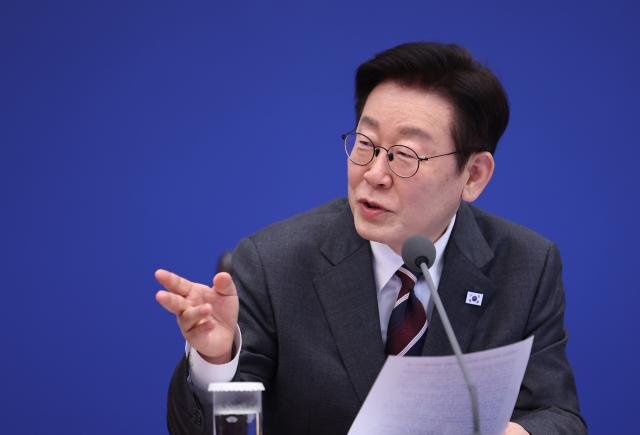 이재명 대통령이 3일 청와대에서 열린 국무회의에서 발언하고 있다.[사진=연합뉴스]