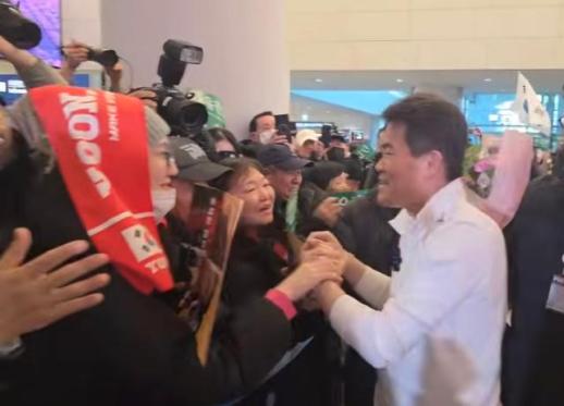 チョン・ハンギル氏、162日ぶりに帰国…「警察への出頭・映画広報のため」