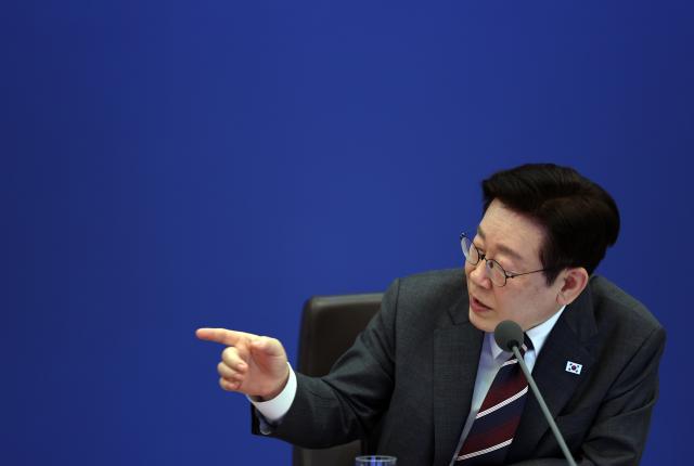 이재명 대통령이 3일 청와대에서 열린 국무회의에서 발언하고 있다 사진연합뉴스