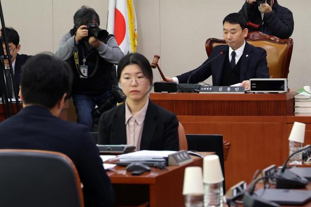 김용민 소위원장이 3일 국회에서 열린 법제사법위원회 법안심사제1소위원회에서 안건을 상정하고 있다 사진연합뉴스