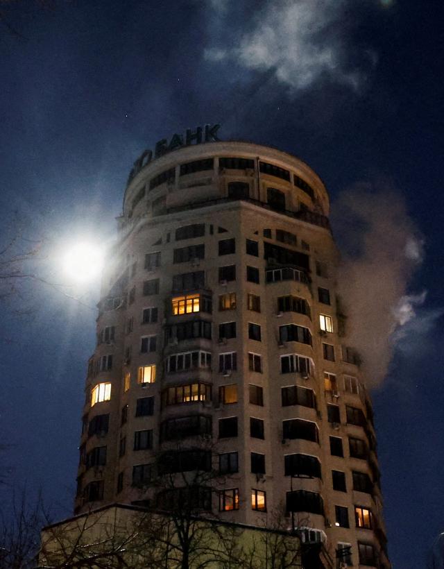 3일현지시간 러시아 공격받은 키이우 아파트 사진연합뉴스