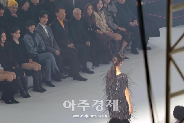 [포토] 서울패션위크 관람하는 오세훈 서울시장