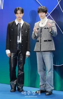 [포토] ​​​​​​​오메가엑스 재한·예찬, 2026 F/W 서울패션위크 참석