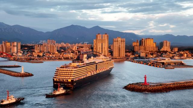 속초항 입항하는 웨스테르담호 사진속초시