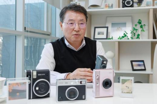 [아주초대석] MZ세대 손에 들린 아날로그…인스탁스로 다시 뛰는 한국후지필름