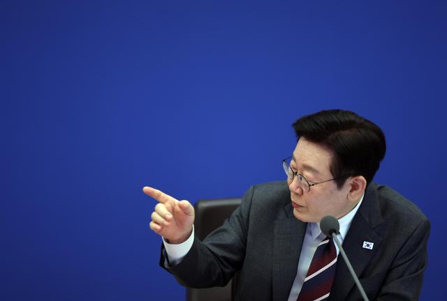 이재명 대통령이 3일 청와대에서 열린 국무회의에서 발언하고 있다사진연합뉴스