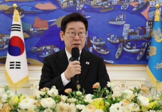 李 서울에서 멀수록 지원 강화 법제화…10개 그룹, 지방에 270조 투자