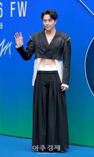 [포토] ​​​​​​​뮤지컬배우 민우혁, 2026 F/W 서울패션위크 참석