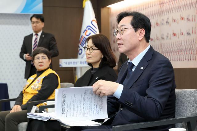 정명근 화성특례시장이 화성특례시지부 시범 운영 및 협력 방향 설명하고 있다 사진화성시