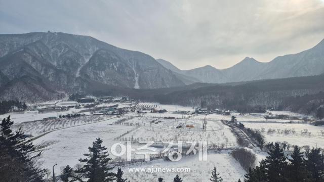 눈 쌓인 울릉도 나리분지 전경사진안경호 기자