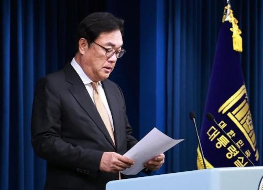 경찰, 尹대통령실 PC 초기화 의혹 정진석 전 실장 소환 통보