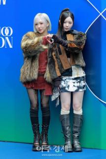 [포토] 배드빌런 엠마·윤서, 2026 F/W 서울패션위크 참석