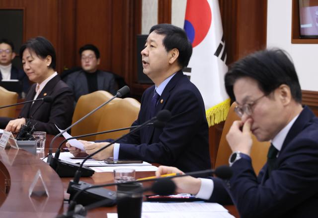 구윤철 부총리 겸 재정경제부 장관이 4일 서울 종로구 정부서울청사에서 열린 경제관계장관회의를 주재하고 있다 사진연합뉴스