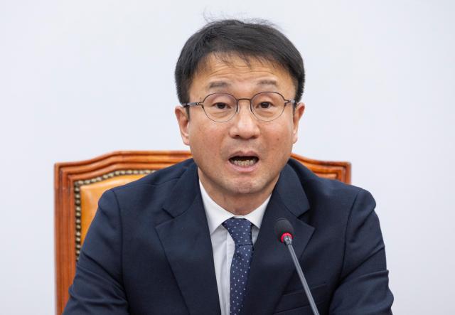 더불어민주당 한병도 원내대표가 5일 국회에서 열린 정책조정회의에서 정책 운영 방향에 대해 말하고 있다 사진연합뉴스