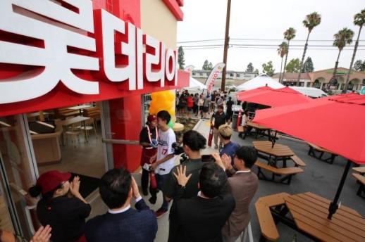 Overseas outlets of Korean dining brands jump 25 percent in 5 years